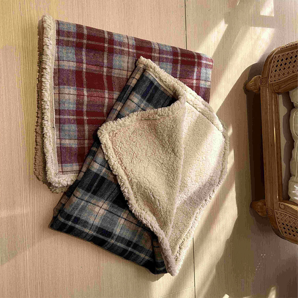 Couverture épaisse en polaire Sherpa à carreaux chaude et confortable pour chiens et chats - Image 10