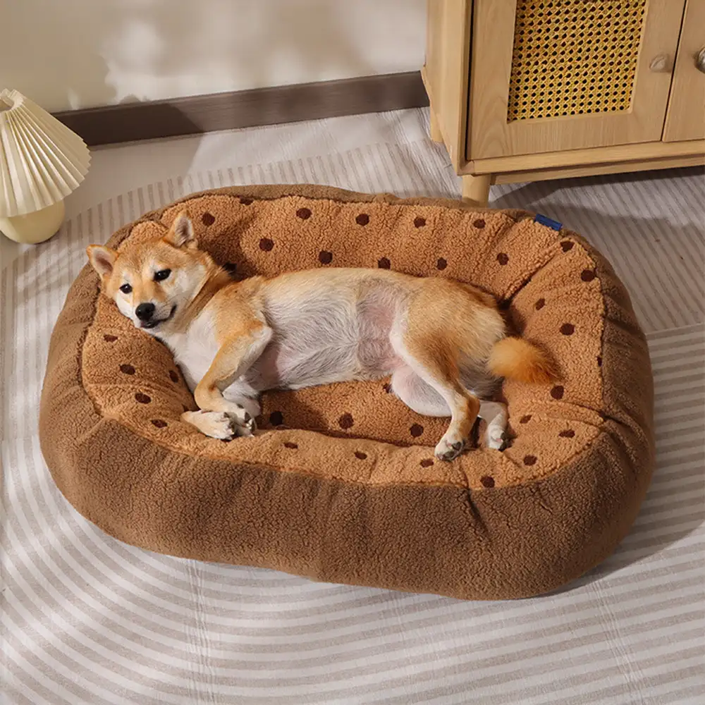 Lit pour chien en peluche Cookie, chaleureux et douillet, idéal pour un sommeil profond en hiver. - Image 9