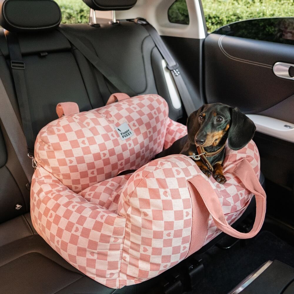 Siège de voiture pour chien à damier vintage et cœur - Image 11