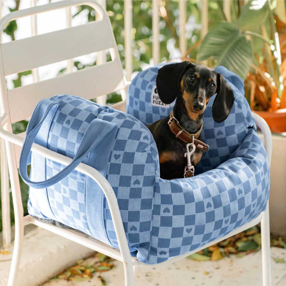 Siège de voiture pour chien à damier vintage et cœur - Image 4