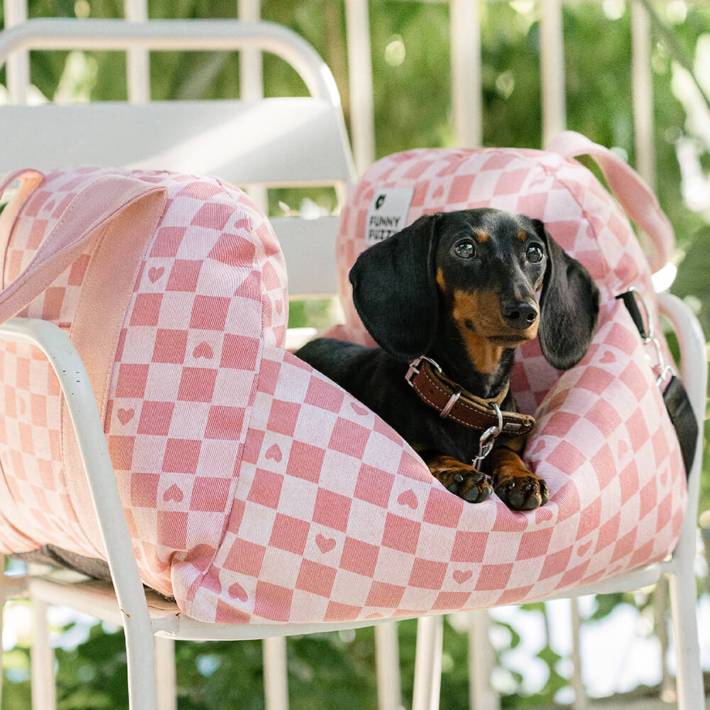 Siège de voiture pour chien à damier vintage et cœur - Image 6